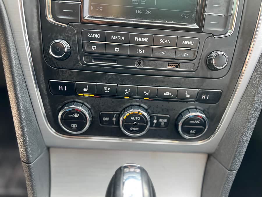 Volkswagen Passat 2014 car image #16