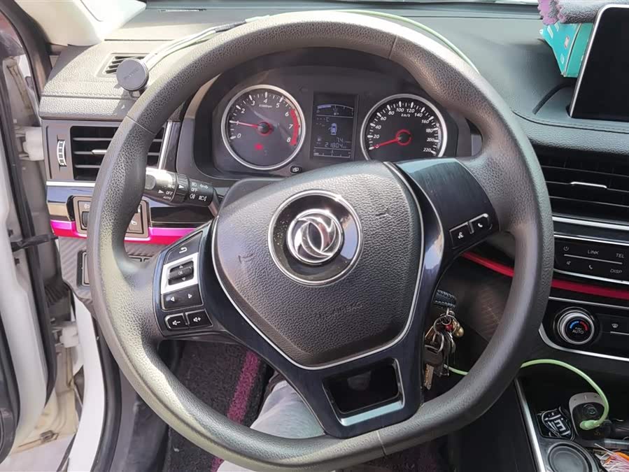 Forthing T5 2019 immagine di auto #16