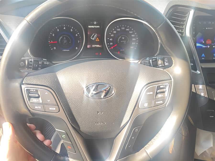 Hyundai Grand Santa Fe 2016 #16 Hyundai Grand Santa Fe 2016 car image #16