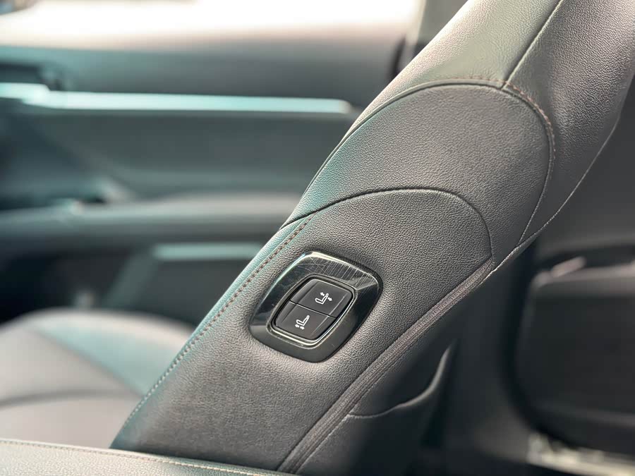 Toyota Camry 2022 car image #16