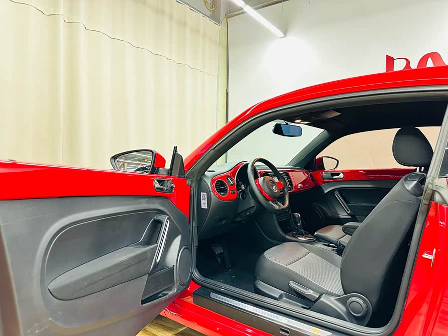 Volkswagen Beetle 2015 изображение автомобиля #16