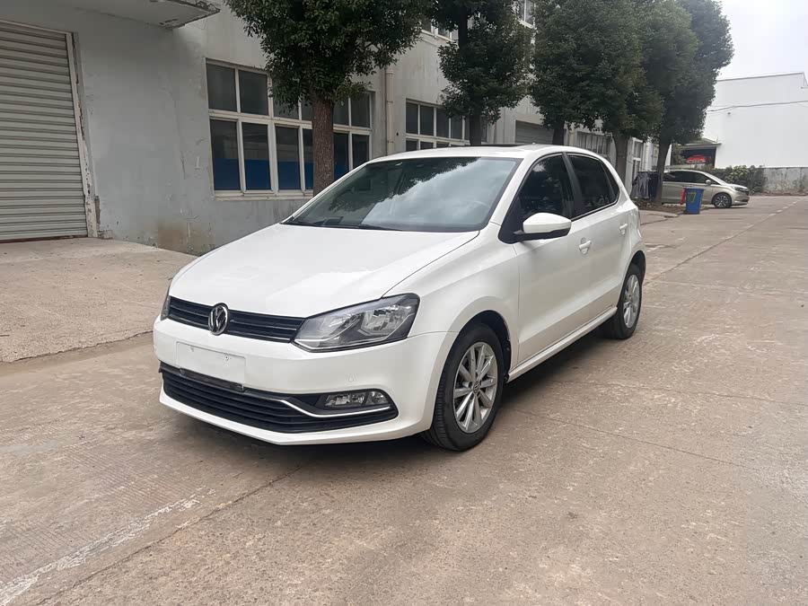 Volkswagen Polo 2015 car image #16