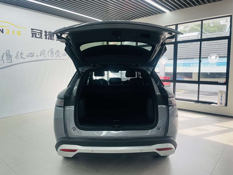 BYD SongL DM-i 2025 #16 BYD SongL DM-i 2025 car image #16