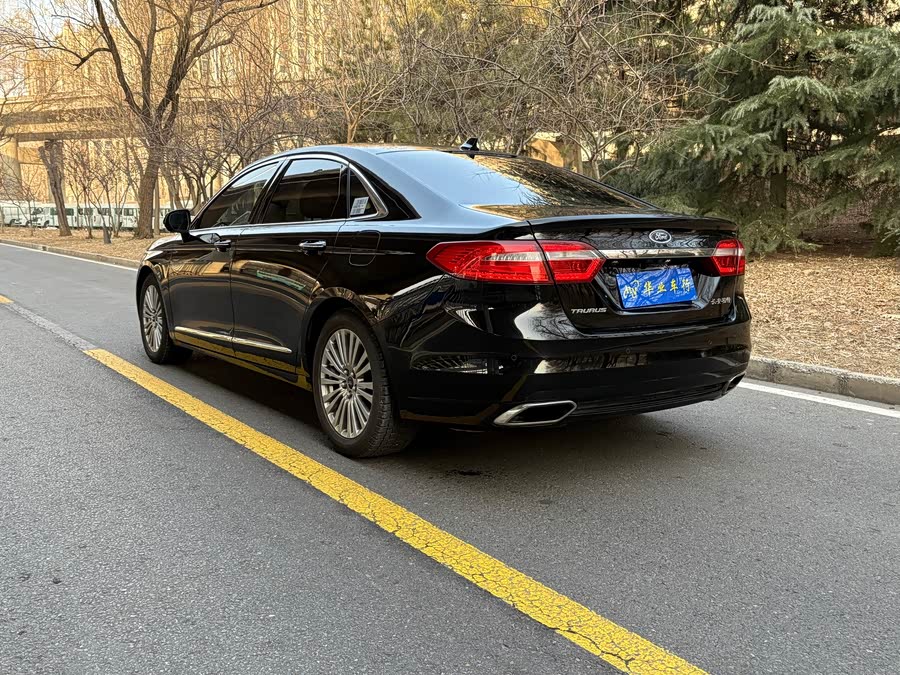 Ford Taurus 2018 car image #16