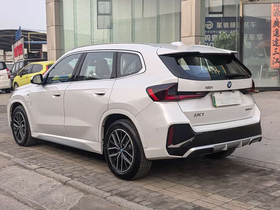 BMW iX1 2025 #16 BMW iX1 2025 car image #16