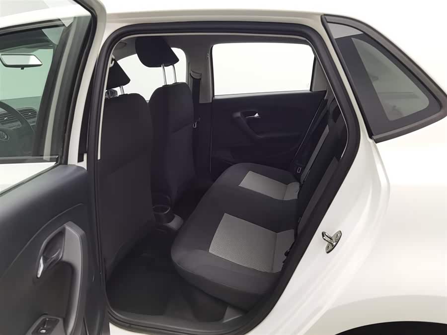 Volkswagen Polo 2018 car image #16