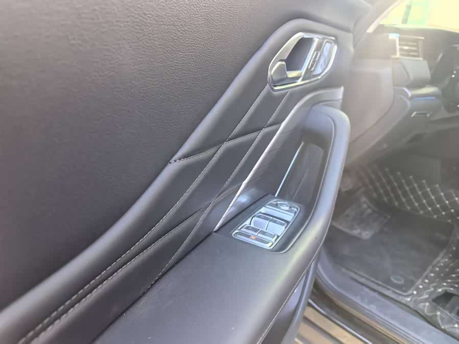 HongQi HS7 PHEV 2024 #16 HongQi HS7 PHEV 2024 car image #16