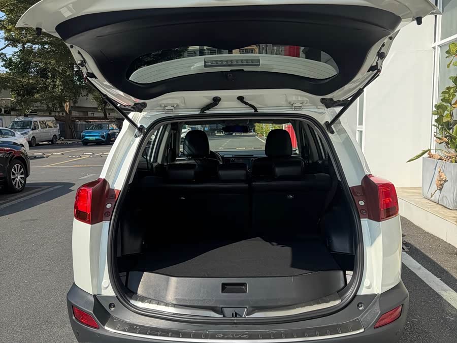 Toyota RAV4 2015 car image #16