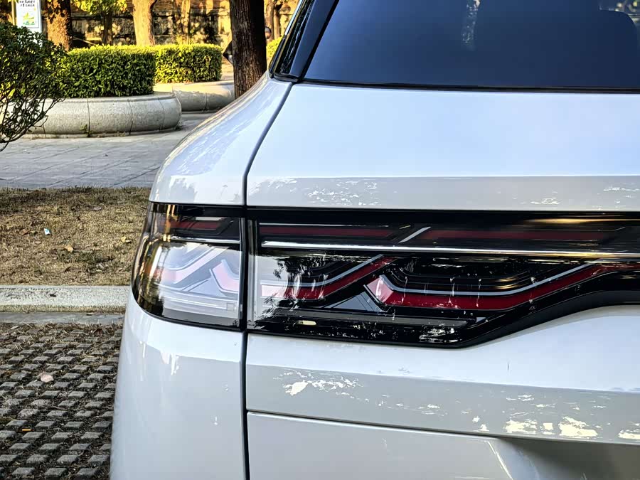 BYD SongL DM-i 2025 #16 BYD SongL DM-i 2025 car image #16