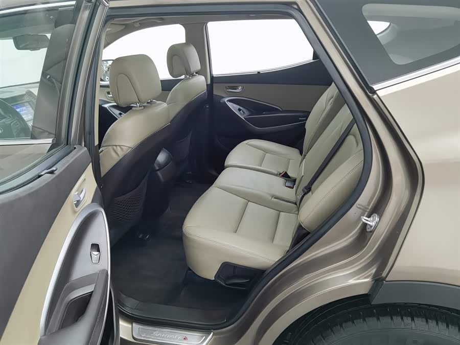 Hyundai Santa Fe 2014 car image #16