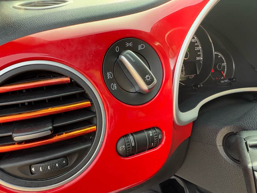 Volkswagen Beetle 2017 изображение автомобиля #16