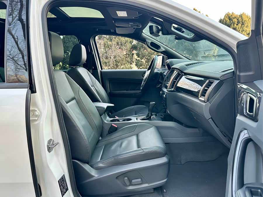 Ford Everest 2016 immagine di auto #16