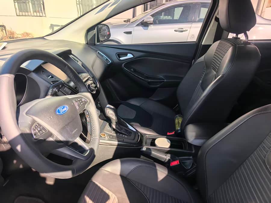 Ford Focus 2016 car image #16