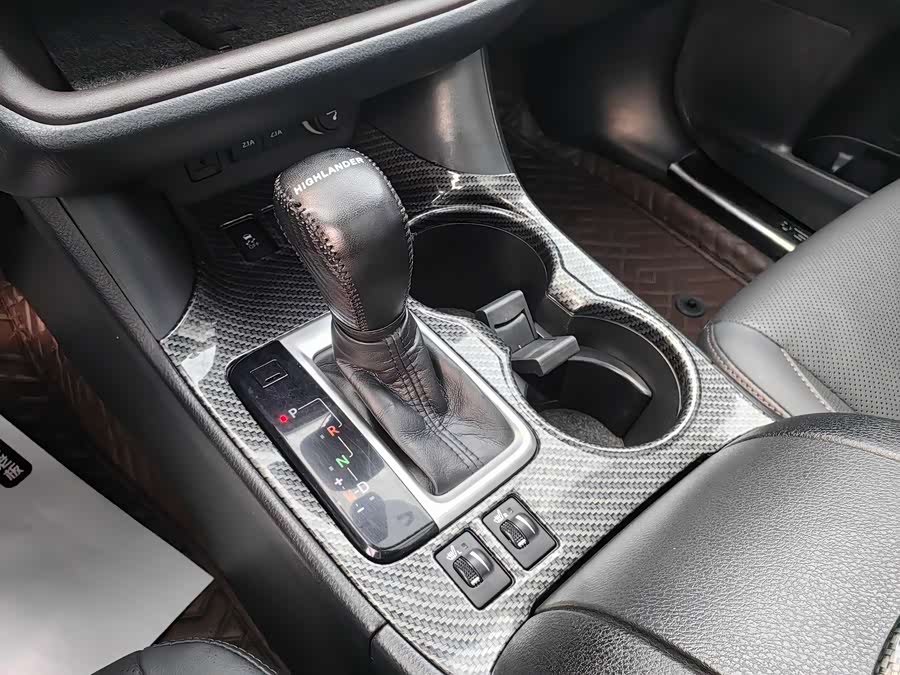Toyota Highlander 2019 car image #16