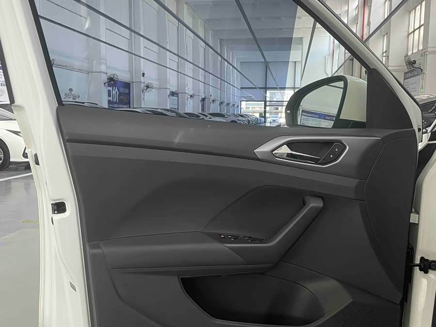 Volkswagen T-Cross 2022 car image #16