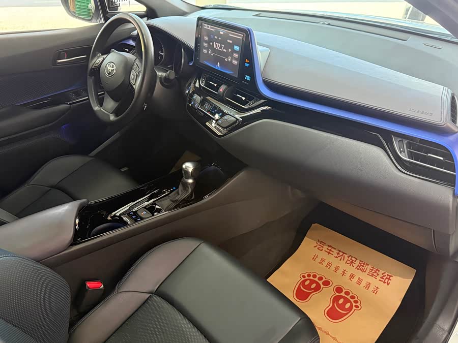 Toyota C-HR 2020 car image #16