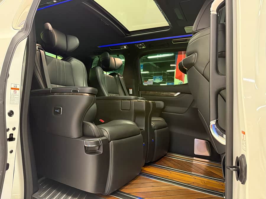 Toyota Alphard 2022 car image #16