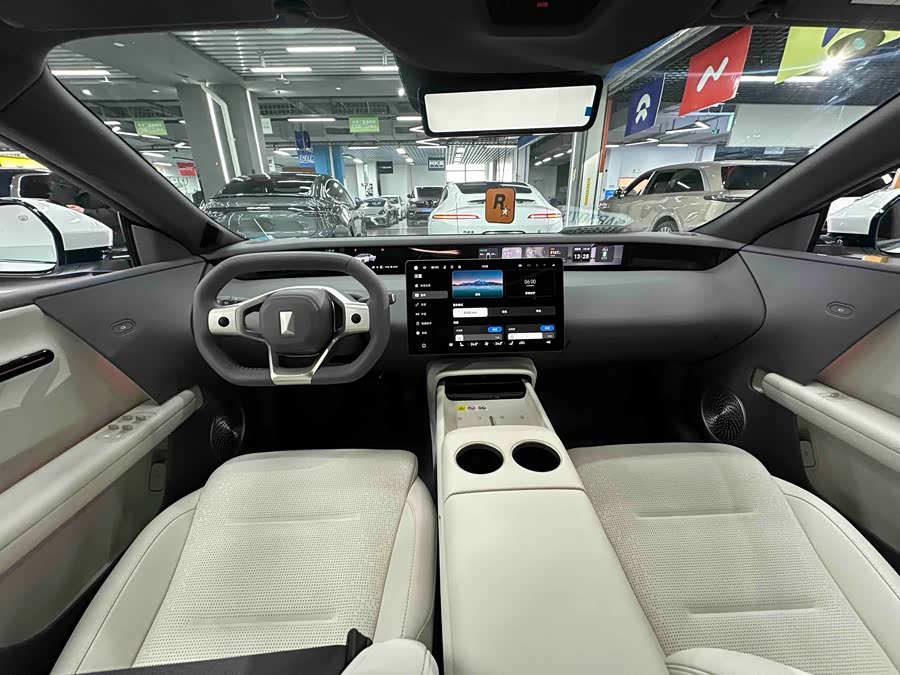 Avatr 06 2025 car image #16