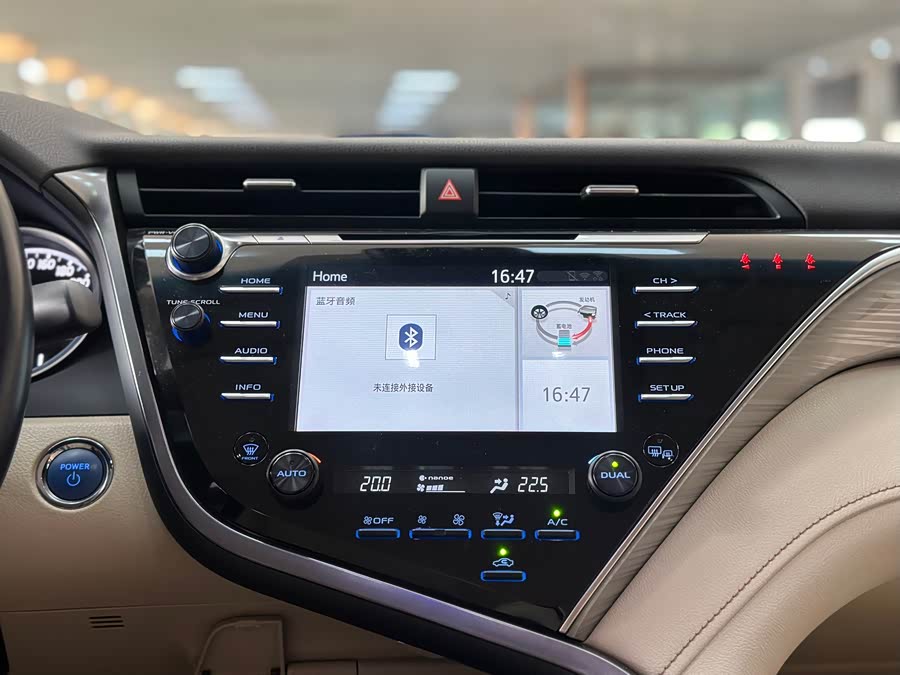 Toyota Camry 2018 car image #16