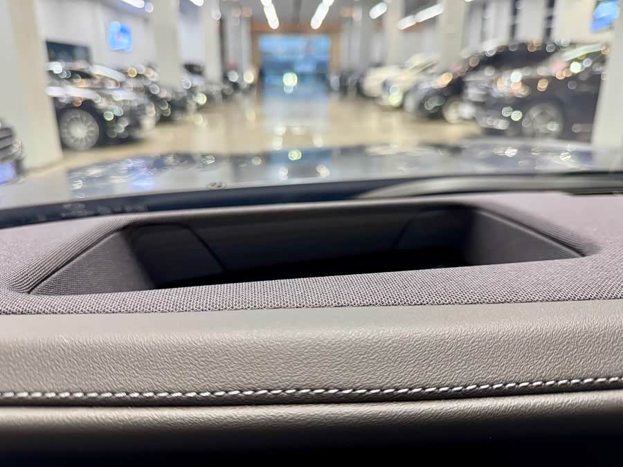 BMW 7 Series 2023 car image #16