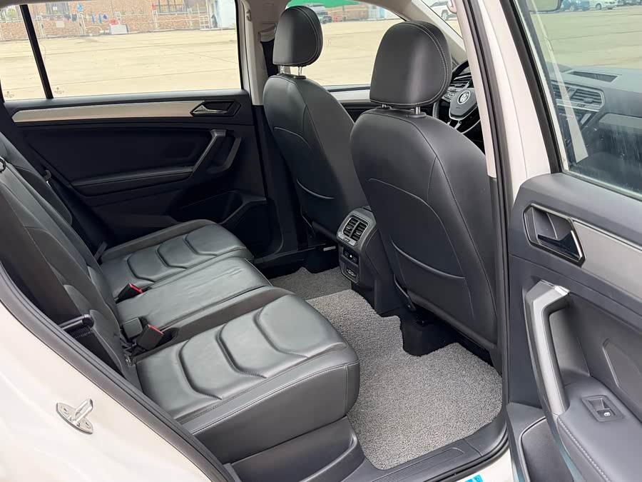 Volkswagen Tiguan L 2019 immagine di auto #16