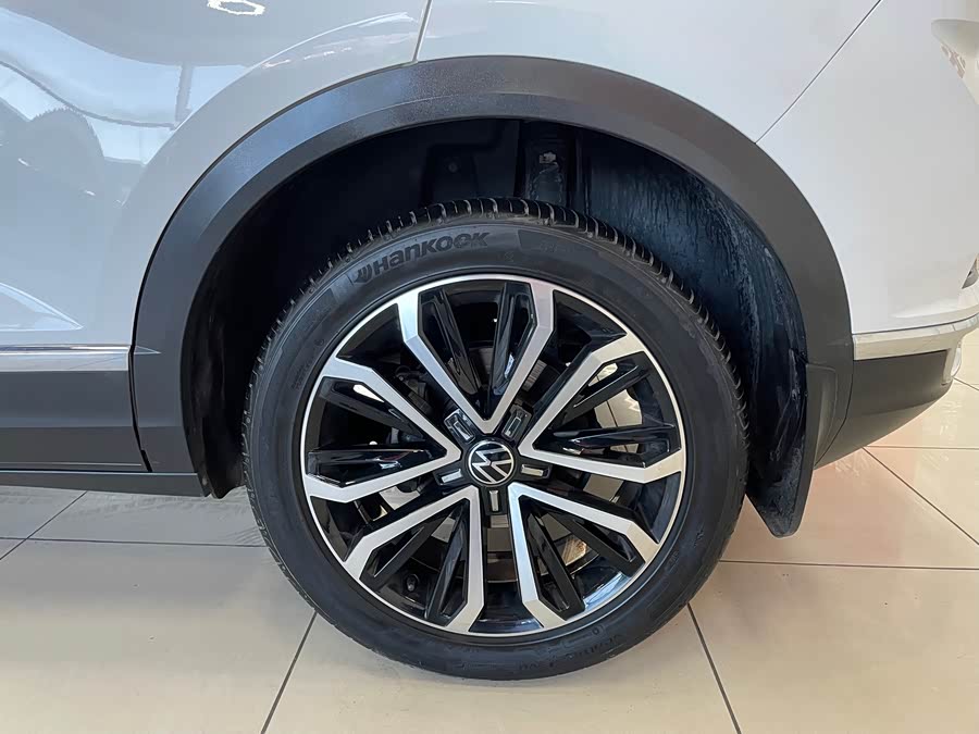 Volkswagen T-Roc 2021 car image #16