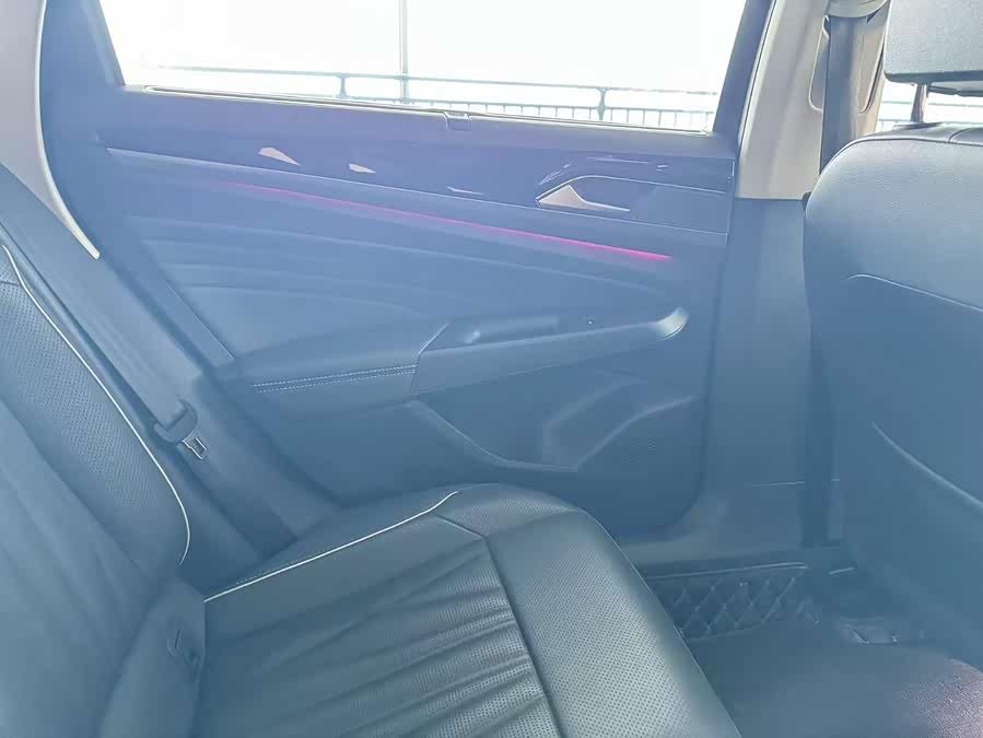 Volkswagen Passat 2021 immagine di auto #16