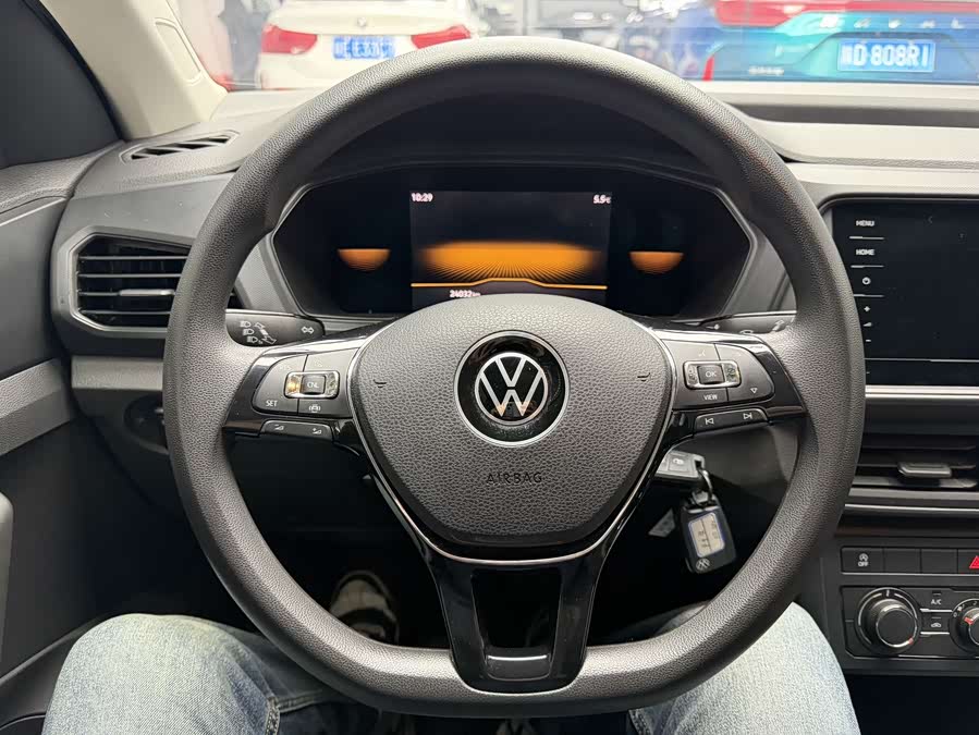 Volkswagen T-Cross 2022 car image #16