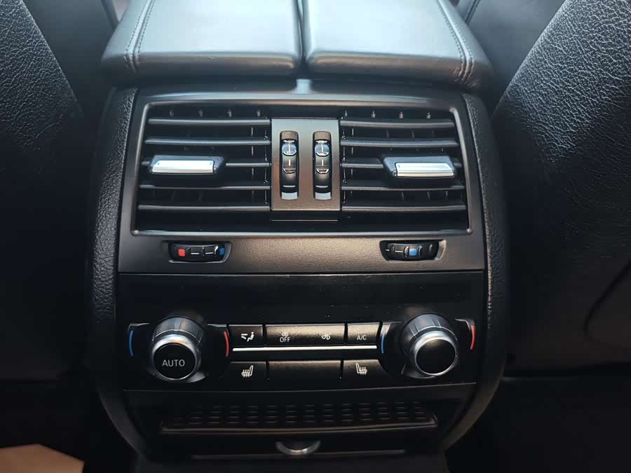 BMW 5 Series New Energy 2016 car image #16