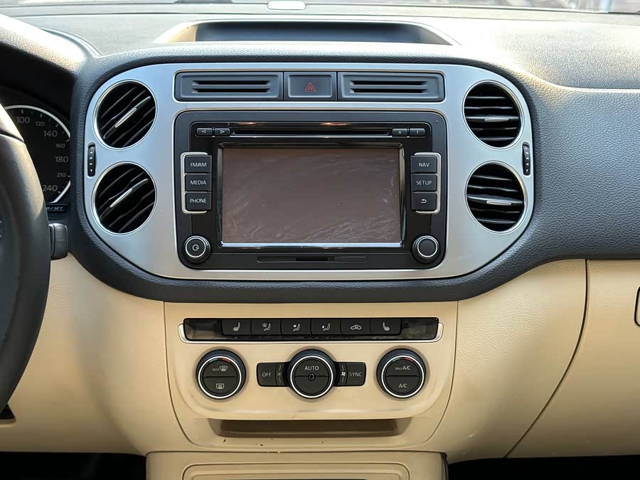 Volkswagen Tiguan 2014 صورة سيارة #16