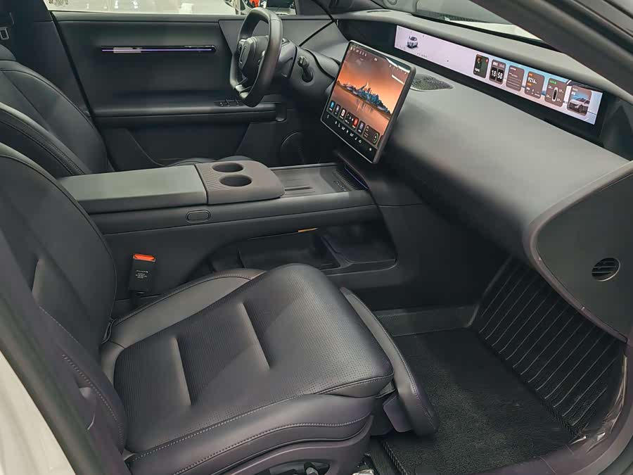 Avatr 06 2025 car image #16