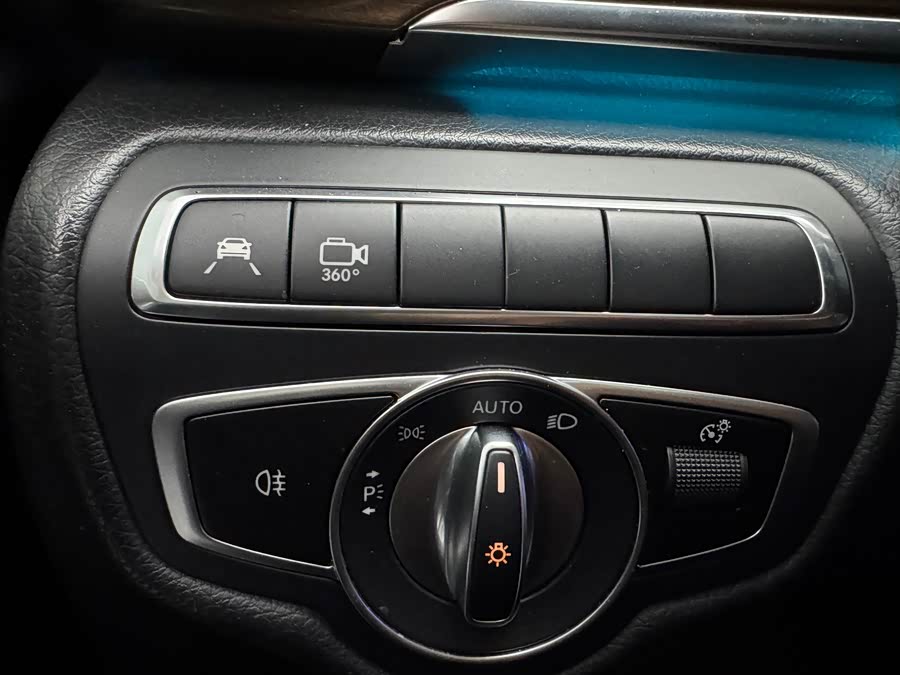 Mercedes-Benz V Class 2022 car image #16