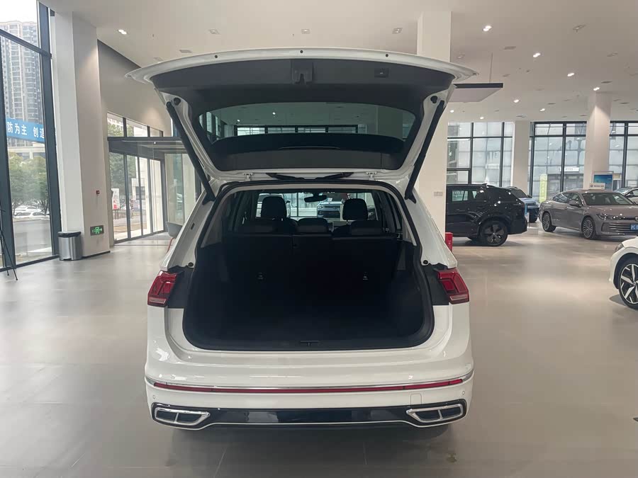 Volkswagen Tiguan L 2024 #16 Volkswagen Tiguan L 2024 car image #16