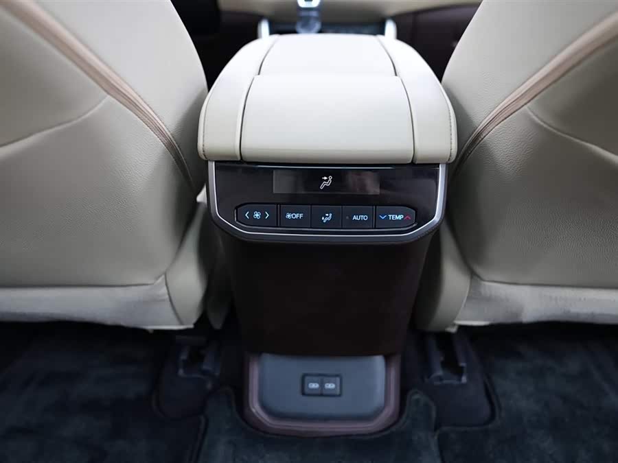 Toyota Highlander 2022 car image #16