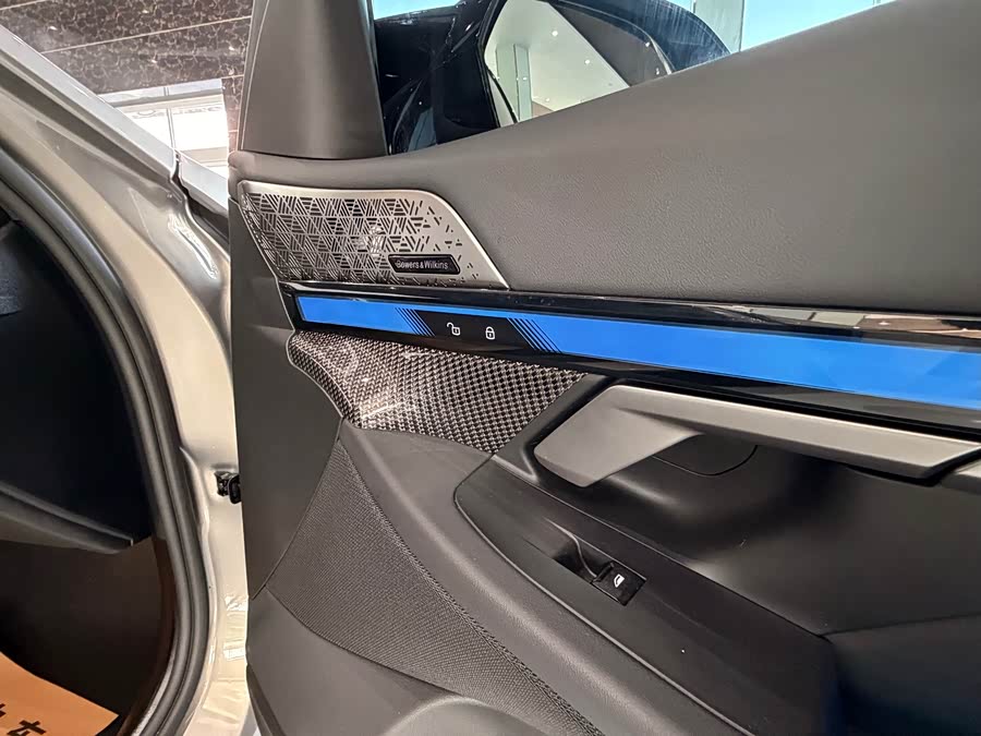 BMW i5 M60 2025 car image #16