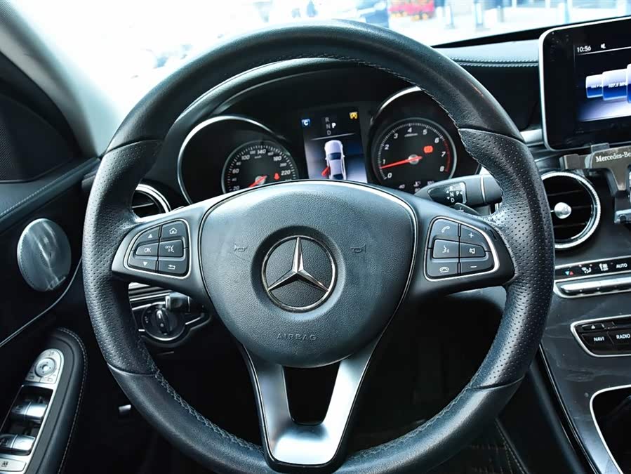 Mercedes-Benz C Class 2018 car image #16