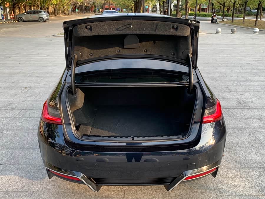 BMW i3 2023 car image #16