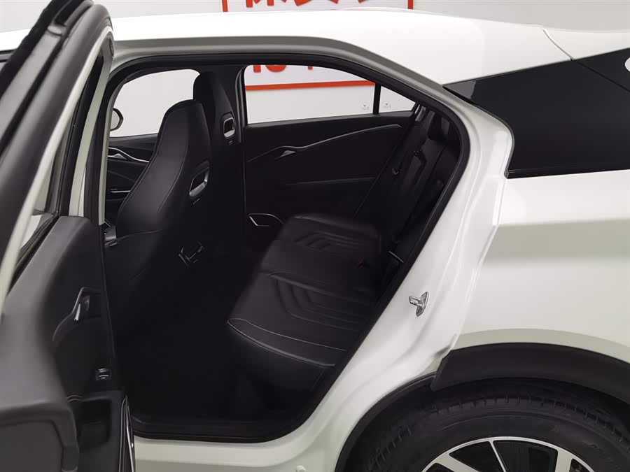 哪吒汽车 哪吒U 2021 汽车图片 #16