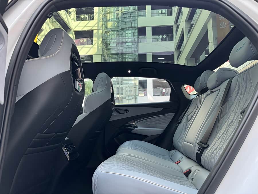 BYD Seal 2023 immagine di auto #16