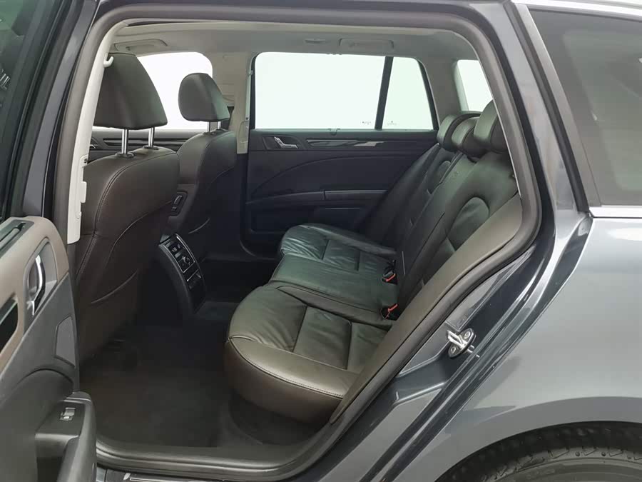 Skoda Superb Combi 2014 immagine di auto #16