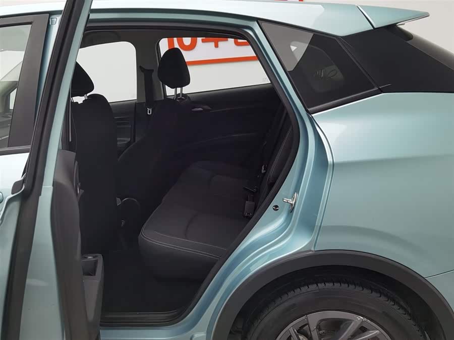 哪吒汽车 哪吒V 2021 汽车图片 #16