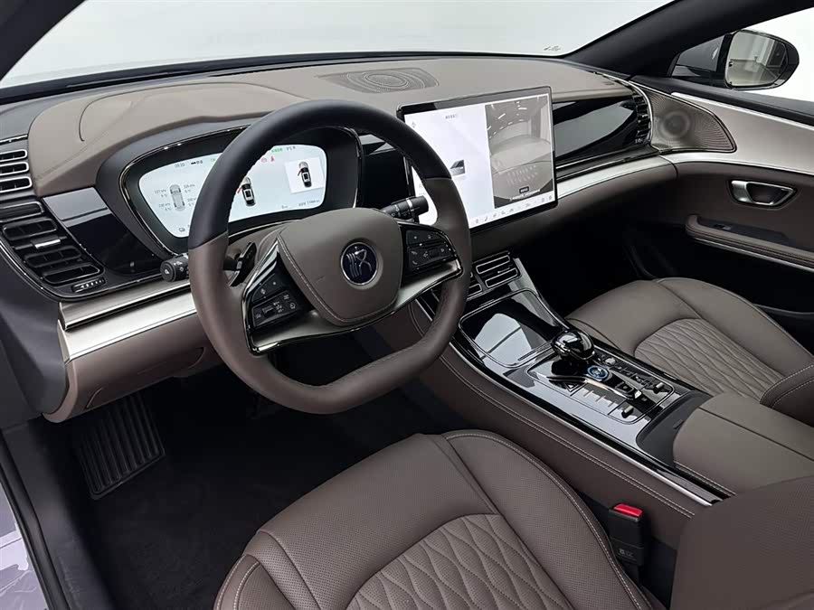 BYD Han 2025 car image #16