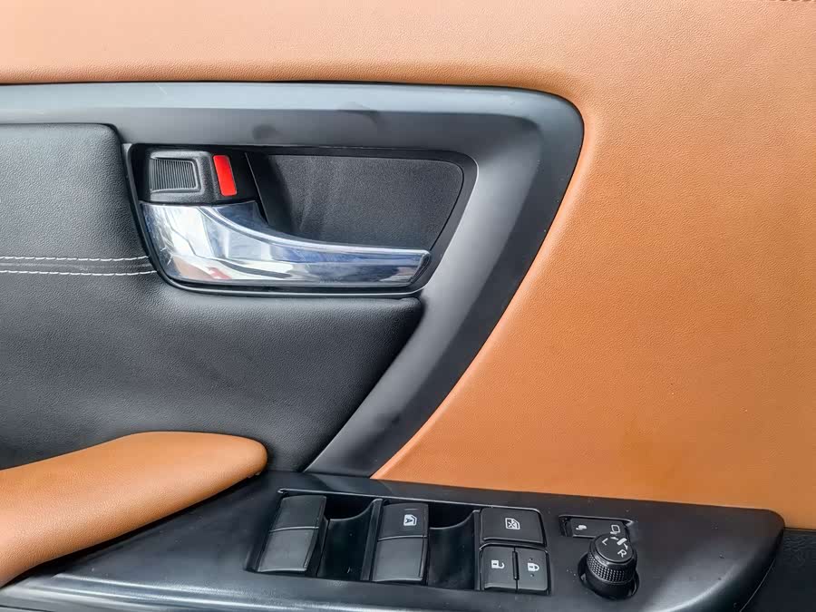 Toyota Fortuner 2019 car image #16