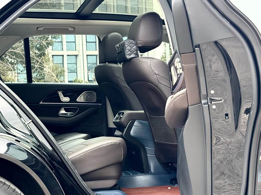 Mercedes-Benz GLE Class 2022 car image #16