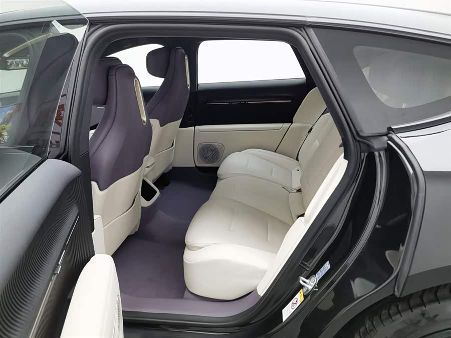 Avatr 12 2025 car image #16