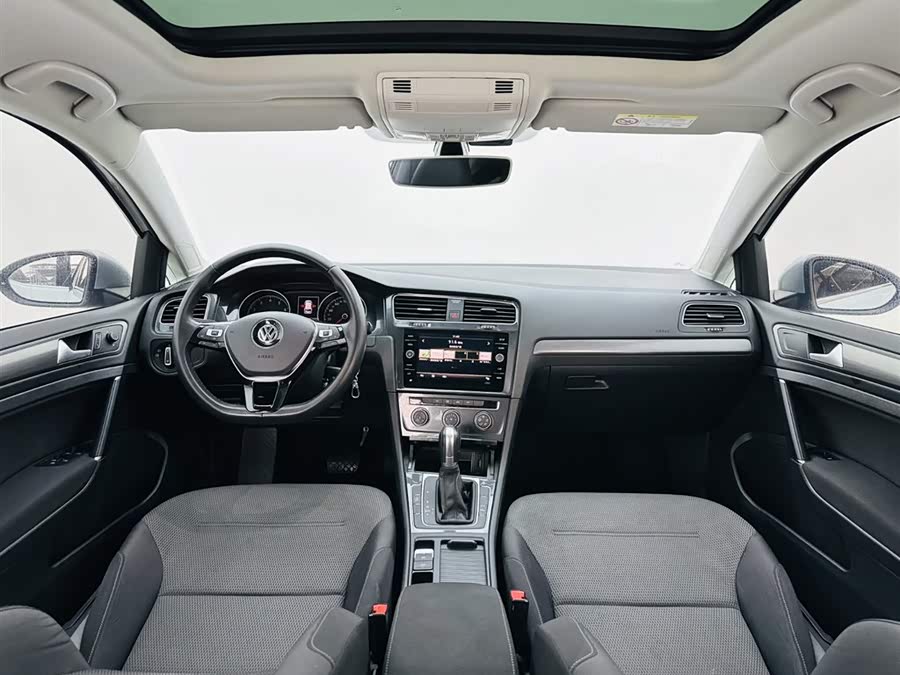 Volkswagen Golf (Imported) 2020 car image #16