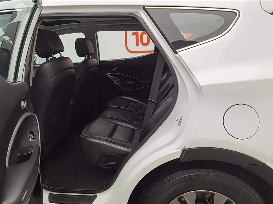 Hyundai Santa Fe 2014 car image #16