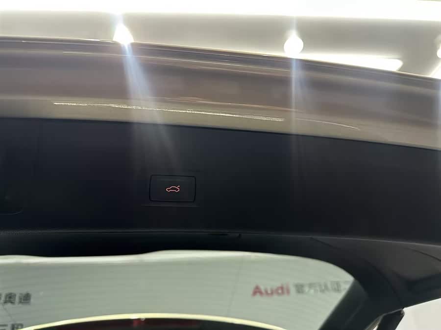 Audi Q3 2019 car image #16