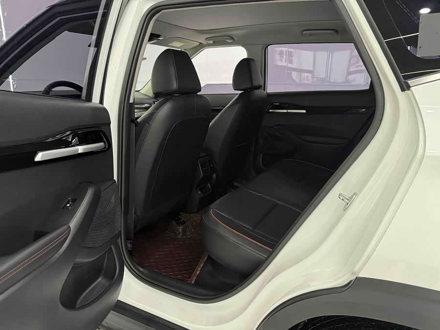 Kia Seltos 2023 imagen de coche #16