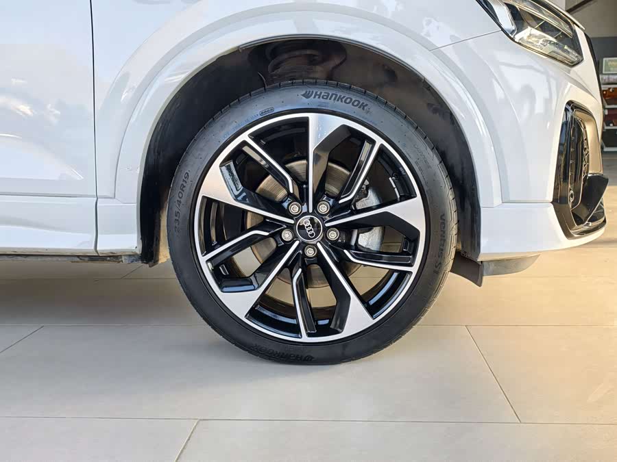 Audi Q2L 2024 صورة سيارة #16